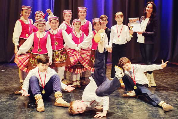 Sveikiname tautinių šokių kolektyvą „Švieselė“